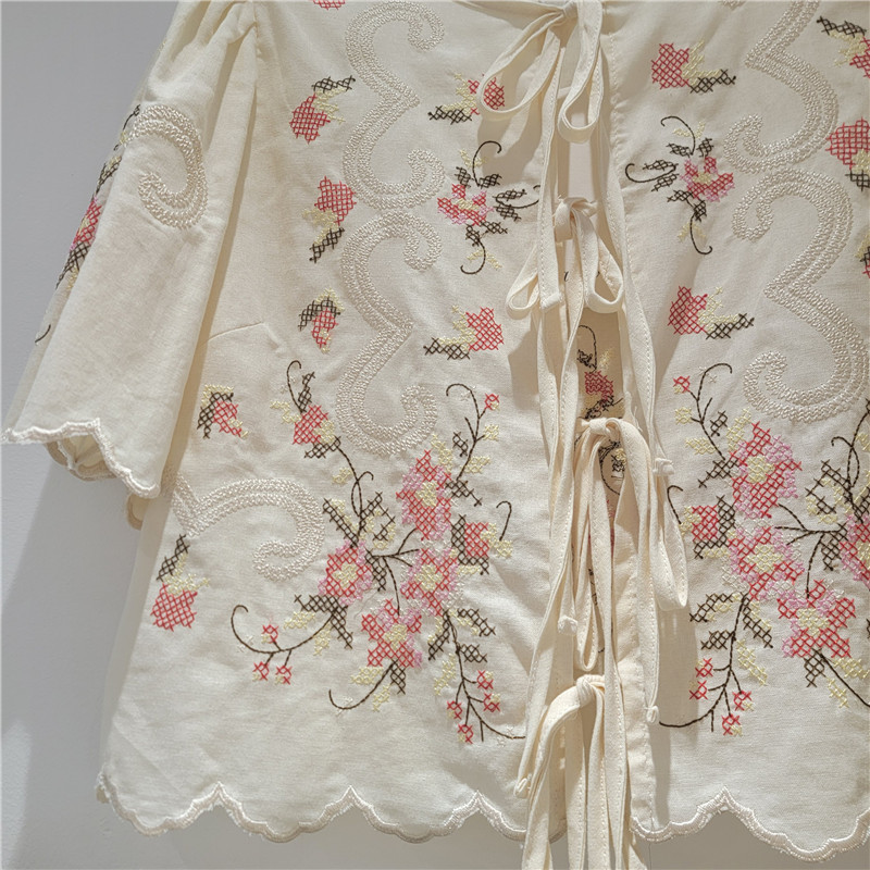 Clothland-Blusa bordada de ver - Sewing V reseña y precio